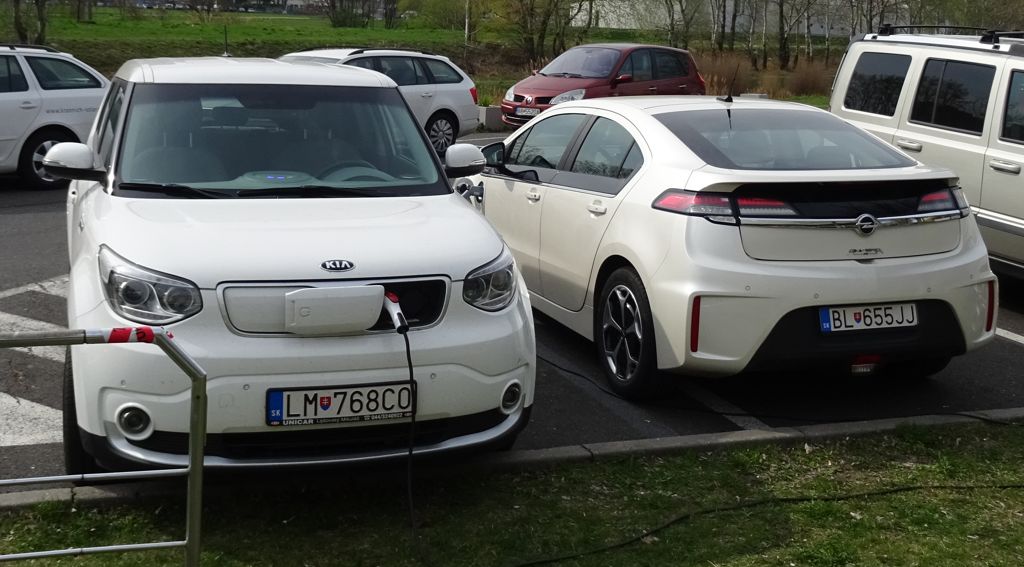 Aké výzvy prinesie masívne nasadenie elektromobilov
